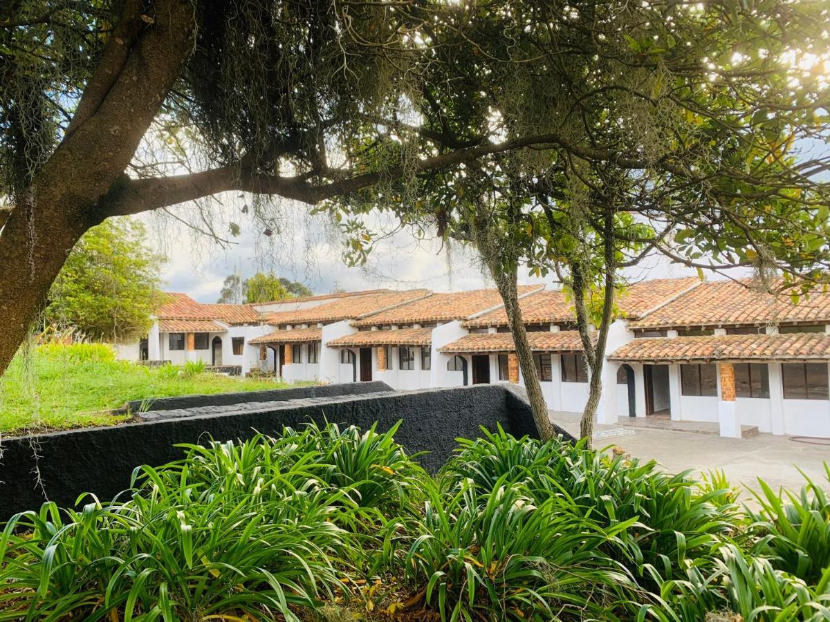 Club Aviva Guatavita - Hostel - Restaurante, Disco & Bar 외부 사진